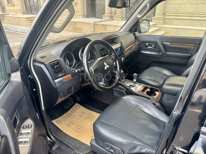 Mitsubishi Pajero-11