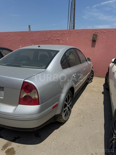 Volkswagen Passat-1