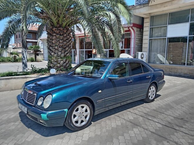 Mercedes E 200-1