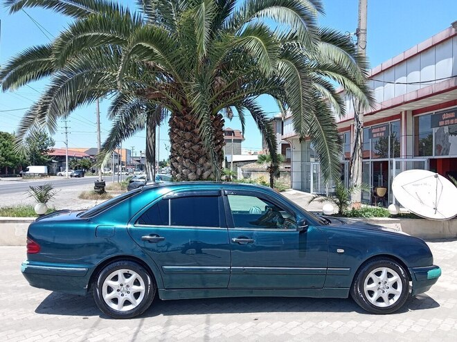 Mercedes E 200-3