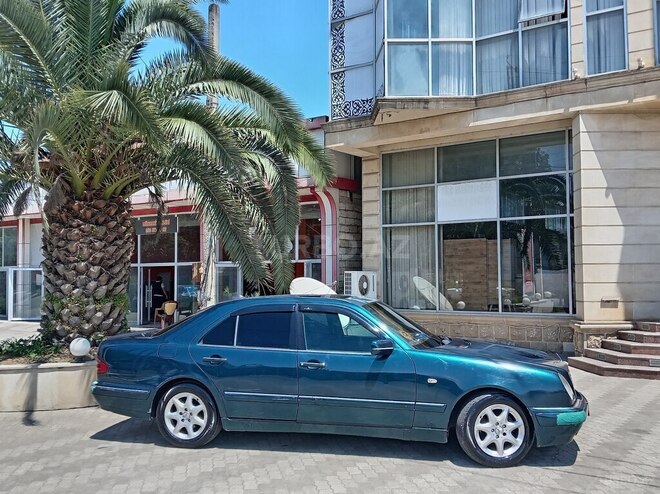 Mercedes E 200-4