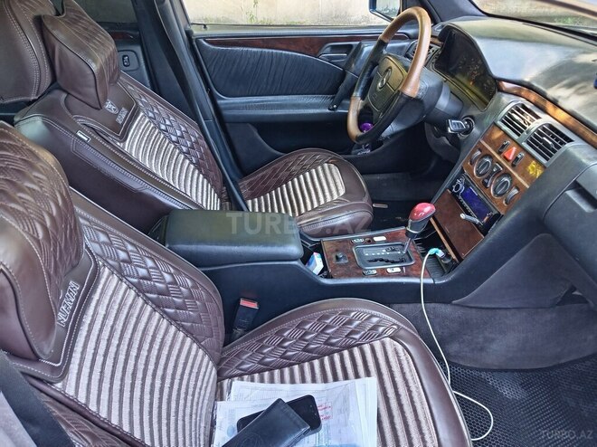 Mercedes E 200-6