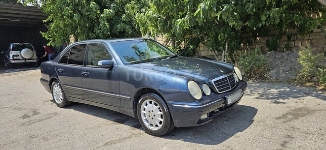 Mercedes E 240-2