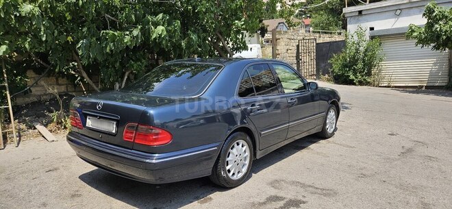 Mercedes E 240-3