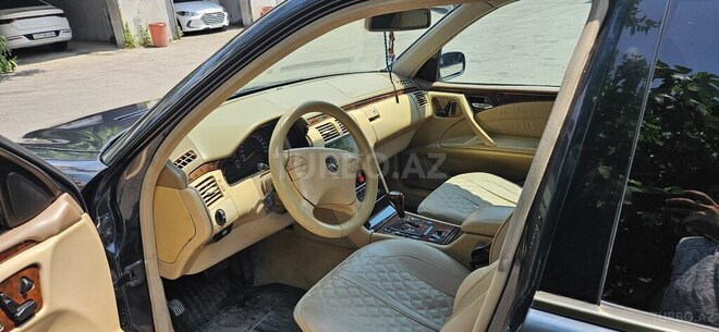 Mercedes E 240-6