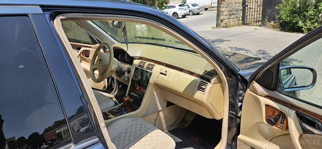 Mercedes E 240-8