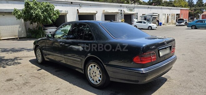 Mercedes E 240-5