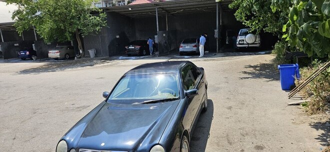 Mercedes E 240-10