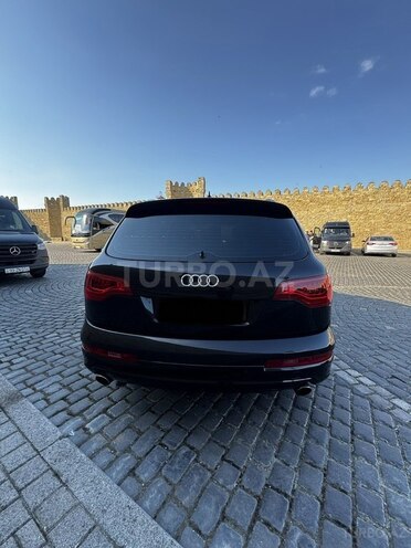 Audi Q7-8