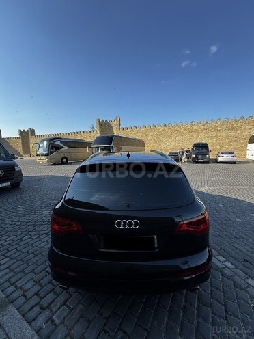 Audi Q7-7
