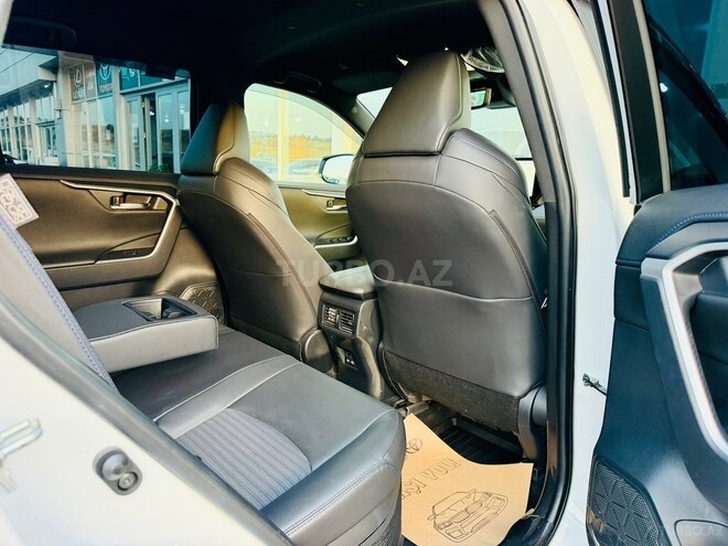 Toyota RAV4-15