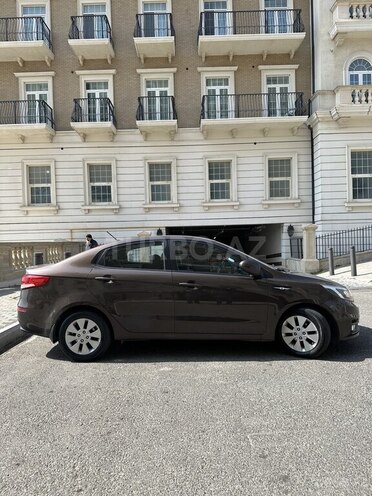 Kia Rio-5