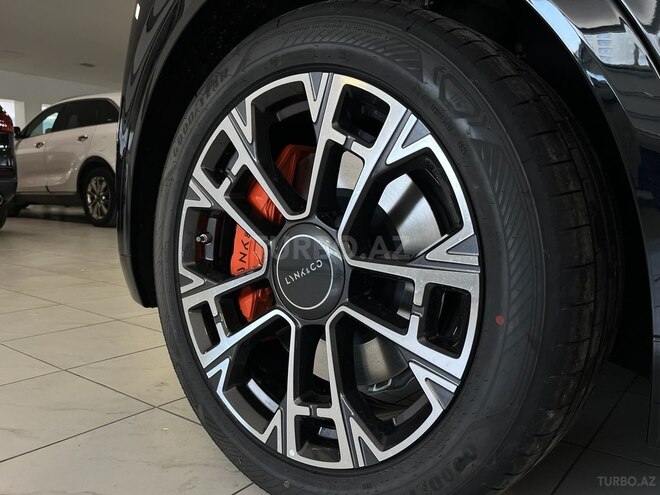 Lynk & Co 900-10