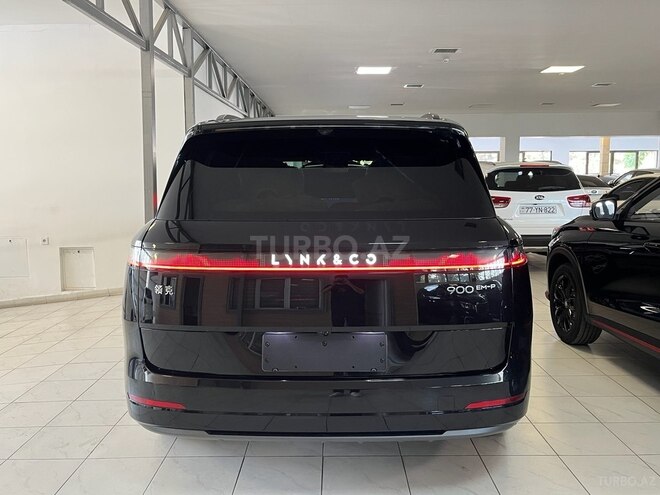 Lynk & Co 900-3