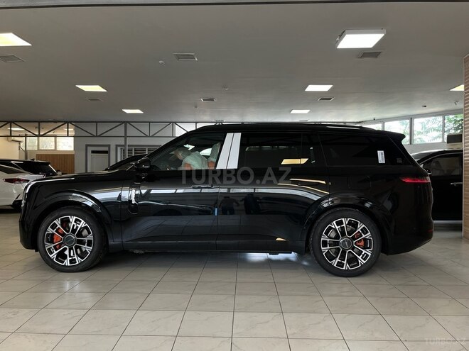 Lynk & Co 900-5