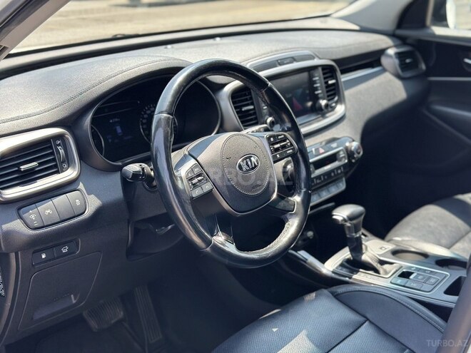 Kia Sorento-12
