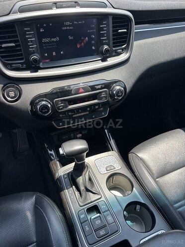 Kia Sorento-13