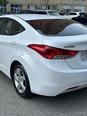 Hyundai Elantra-9