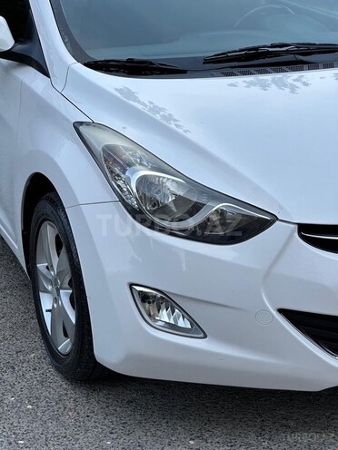 Hyundai Elantra-8