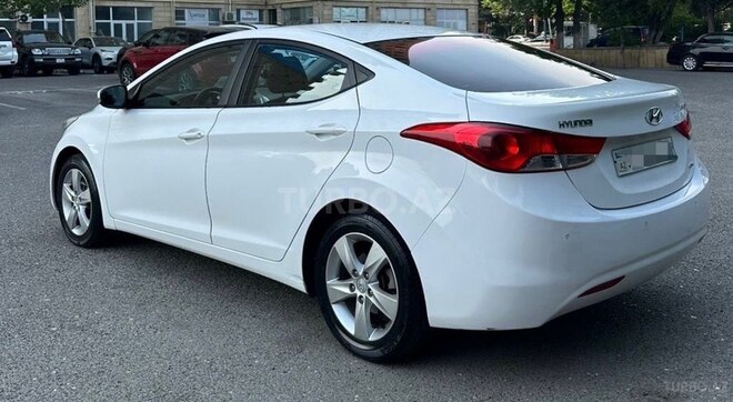Hyundai Elantra-3