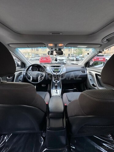 Hyundai Elantra-6