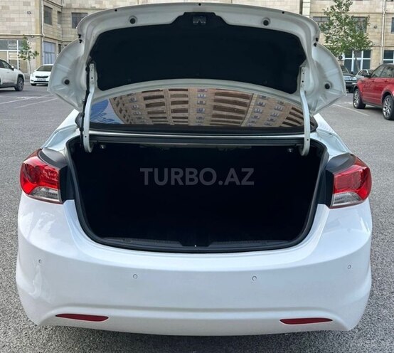 Hyundai Elantra-10