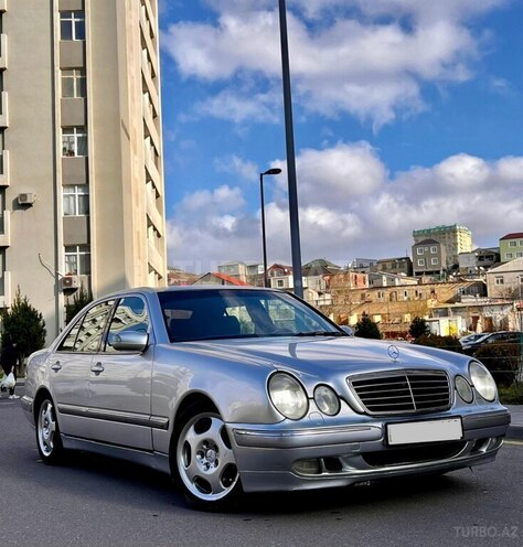Mercedes E 220-1