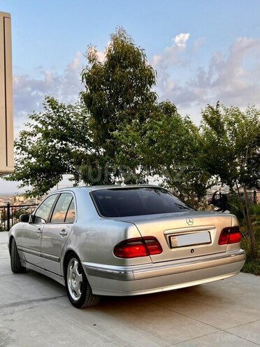 Mercedes E 220-6