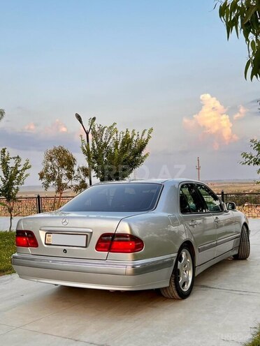 Mercedes E 220-8