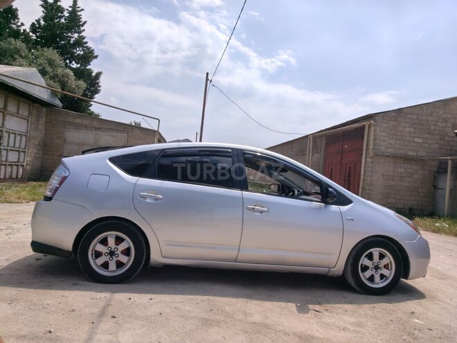 Toyota Prius-4