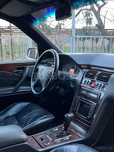 Mercedes E 220-10