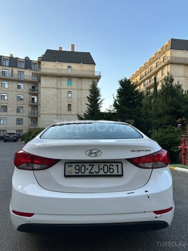 Hyundai Elantra-2