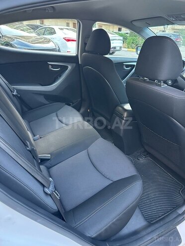 Hyundai Elantra-4