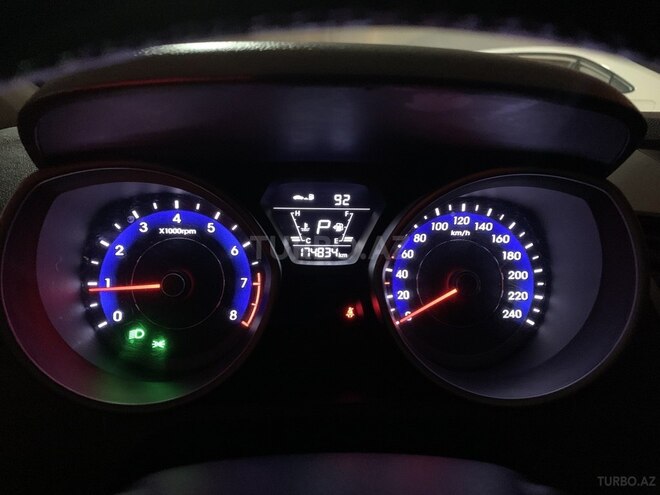 Hyundai Elantra-6