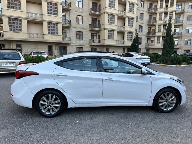 Hyundai Elantra-3