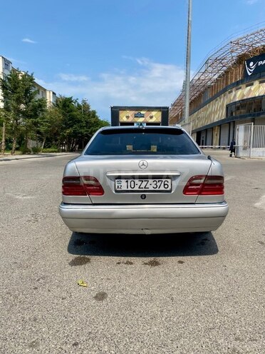 Mercedes E 240-3