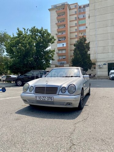Mercedes E 240-1