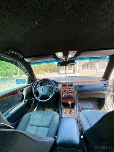 Mercedes E 240-5