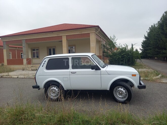 LADA (VAZ) Niva-11