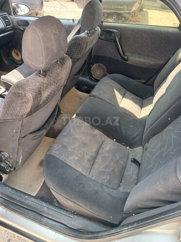 Opel Vectra-4