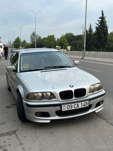 BMW 320-1