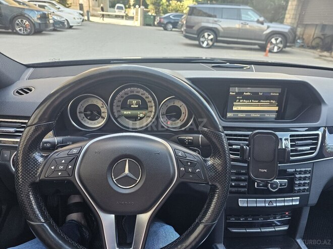 Mercedes E 250-11