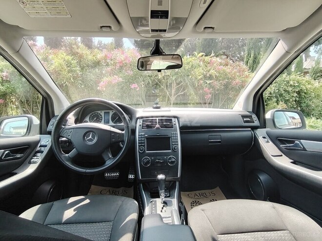 Mercedes B 180-3