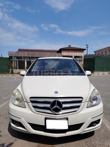 Mercedes B 180-1