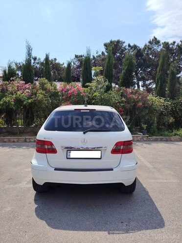 Mercedes B 180-2