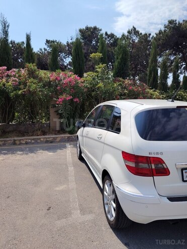 Mercedes B 180-7