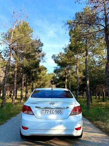 Hyundai Accent-5