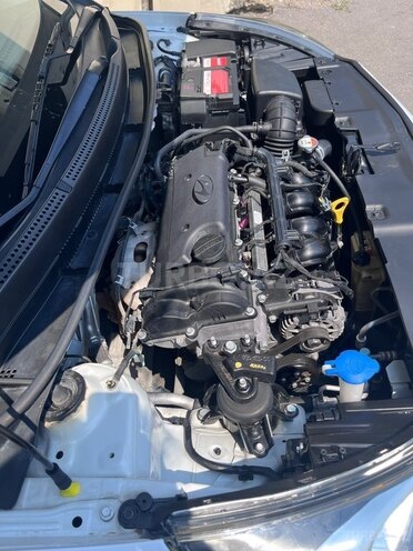 Hyundai Accent-11