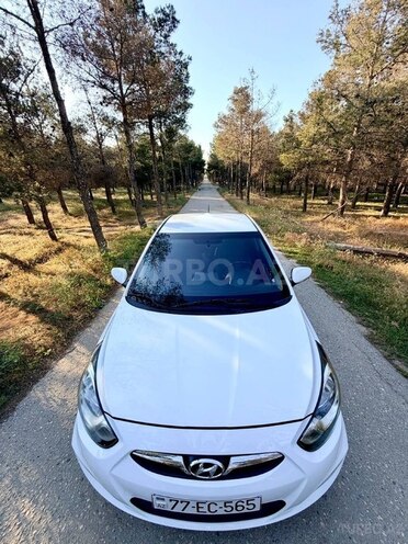 Hyundai Accent-2