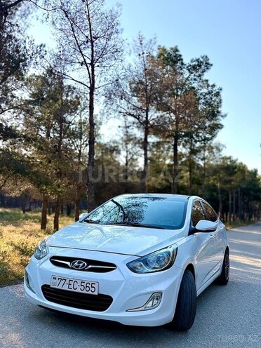 Hyundai Accent-4